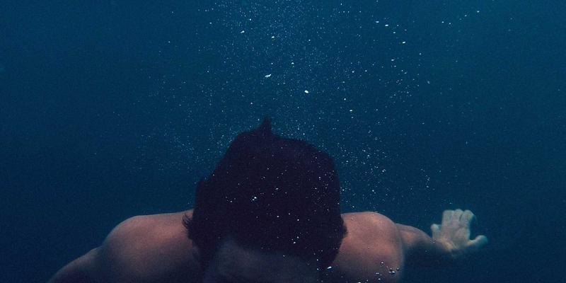 战略规划与运营优化：风险管理咨询如何识别并化解企业潜在危机